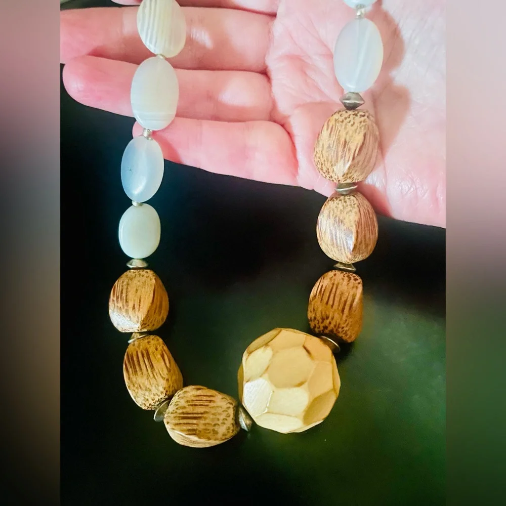 Peyote Bird Wood and White Bead Necklace, NWT. - Picture 5 of 13